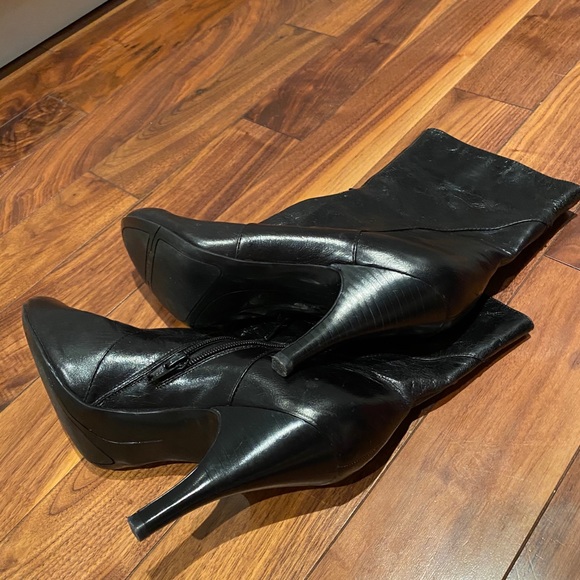 Nine West Round Toe Boots - Picture 2 of 8